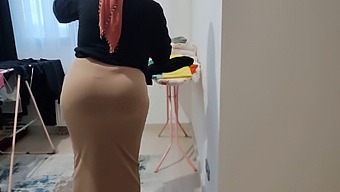 Estoy Obsesionado Con Las Grandes Nalgas De Mi Madrastra Y El Deseo De Involucrarme En Actividad Sexual Con Ella