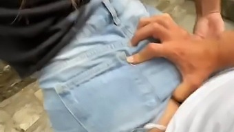Remaja Amatir Hampir Terbuka Selama Aksi Seks Di Tempat Umum