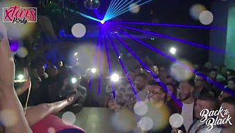 Daisy'S Lachende Optreden Op Het Feestje Van Xtar