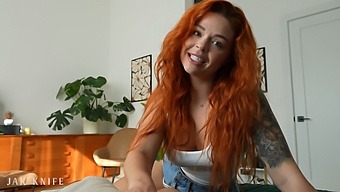 Punapää Sinatra Monroe Tekee Pornovideon Aisankannattajapoikaystävälleen.